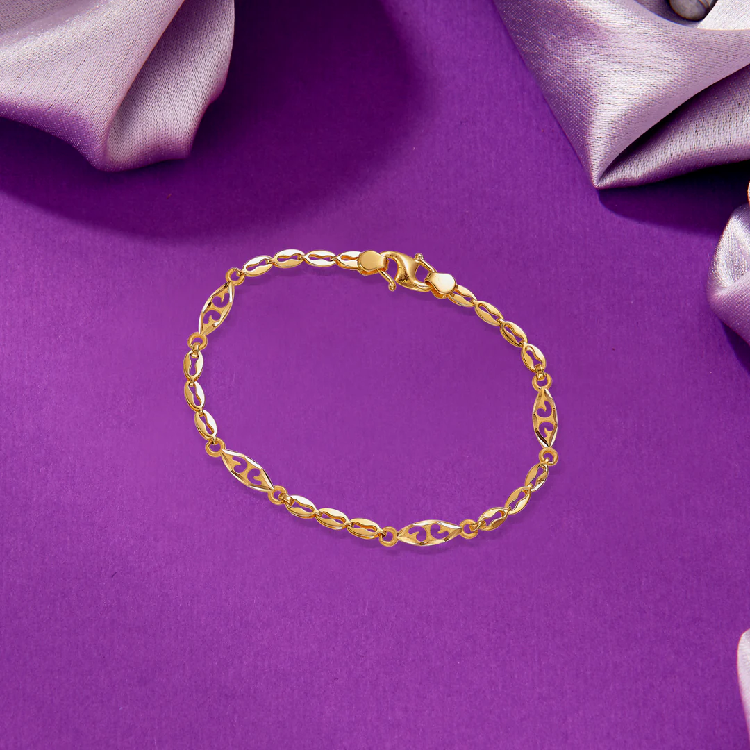 Luminous Loop Yellow Gold Flexible Bracelet For Women